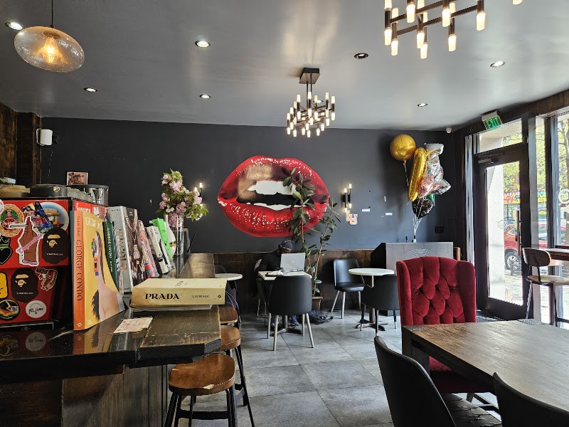 Lips Cafe 3